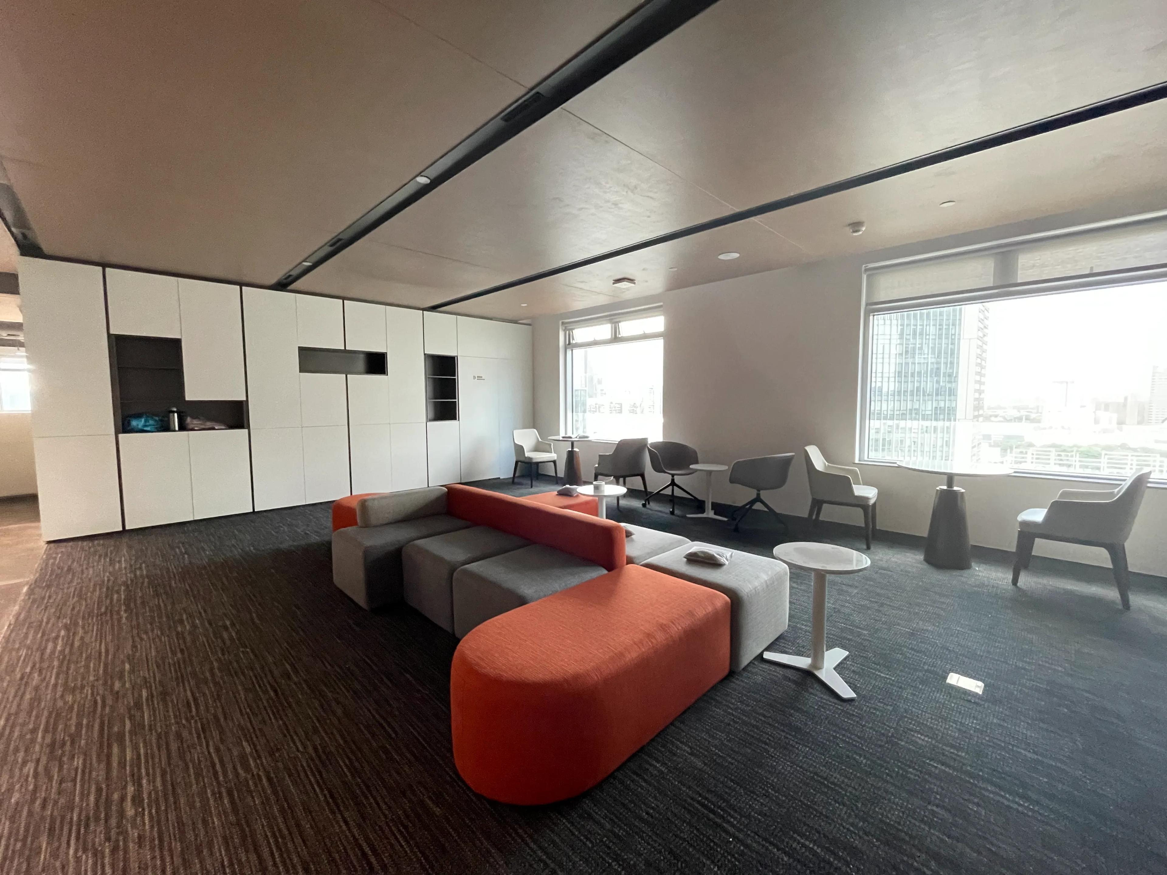 Public Reception Area thumbnail 6