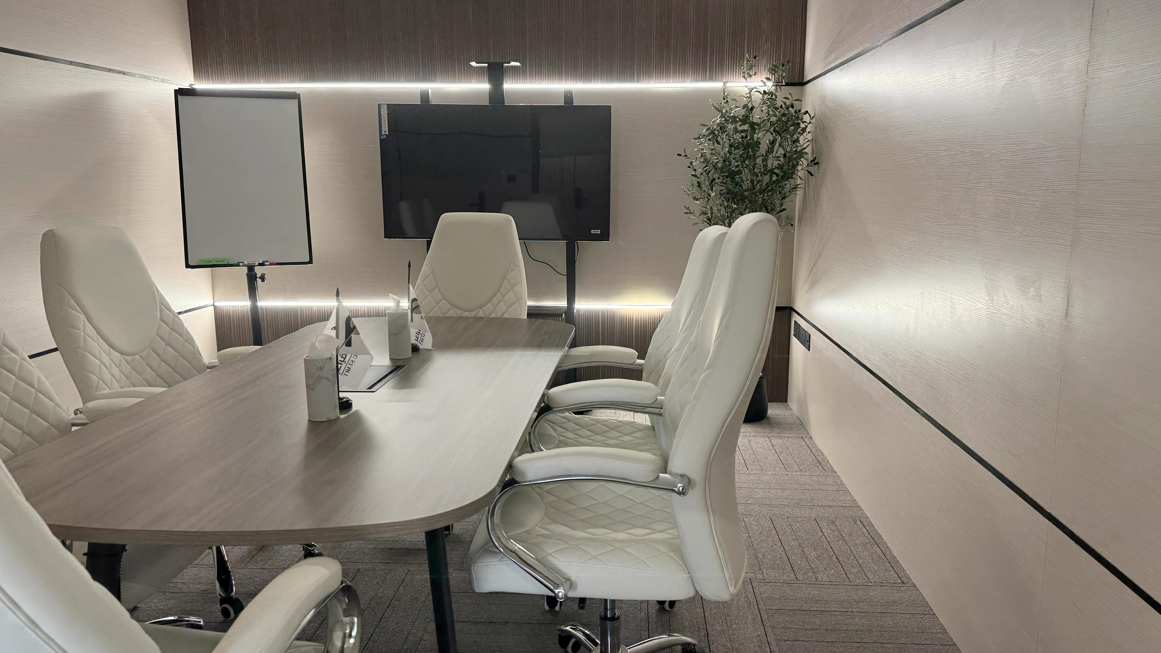 Comprehensive Conference Room thumbnail 2