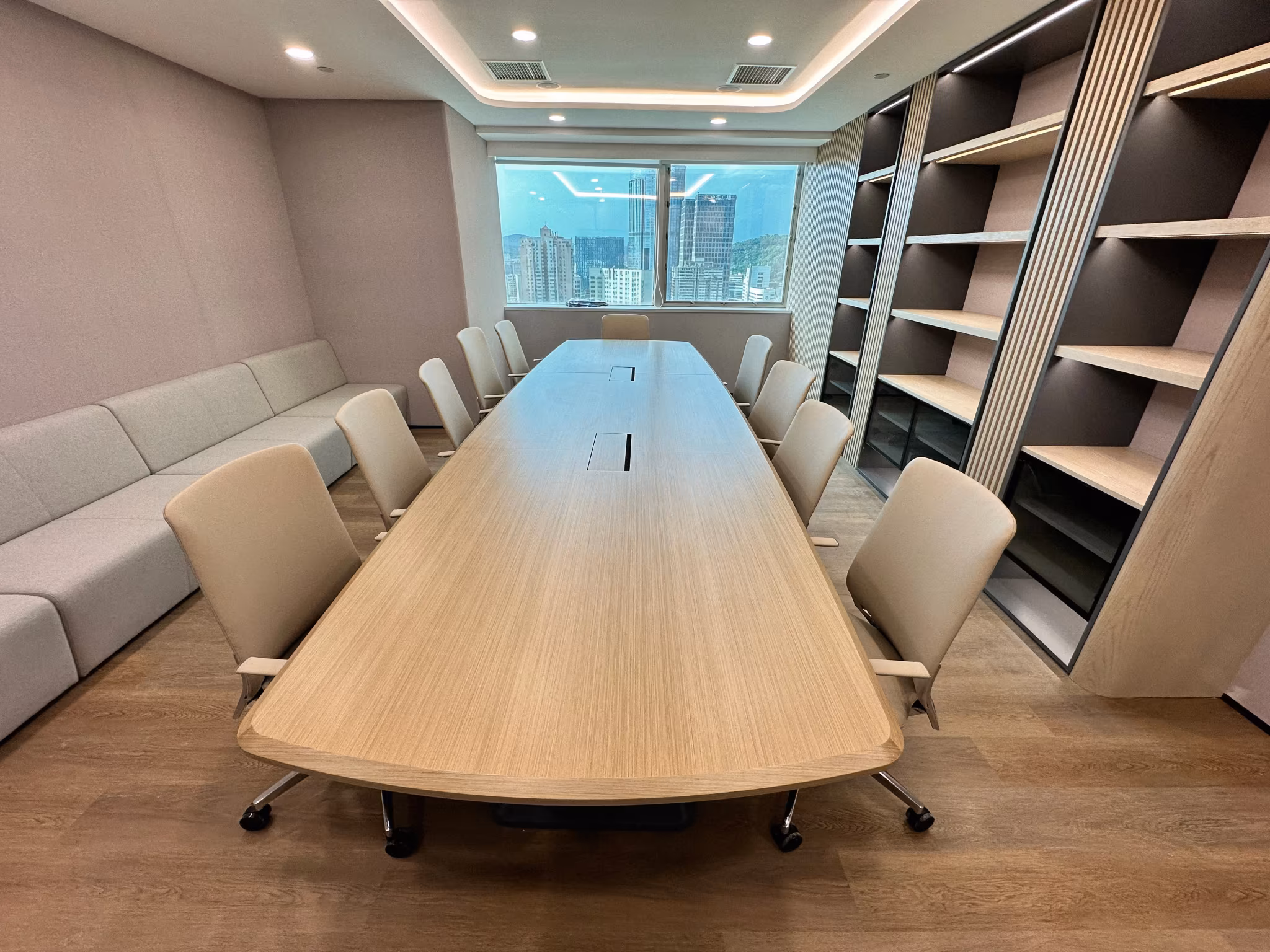 Meeting Room thumbnail 4